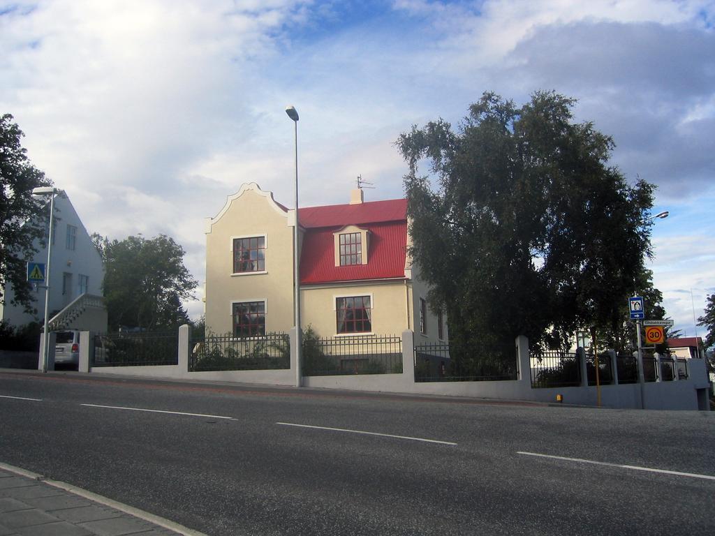 Hotel Fe Gisting Akureyri Esterno foto