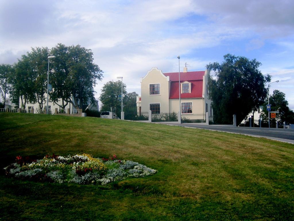 Hotel Fe Gisting Akureyri Esterno foto